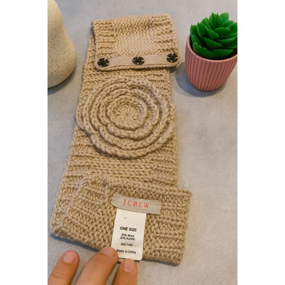 J.Crew Wool Acrylic Knit Headband Beige Flower Detail Ear Warmer One Size - Picture 2 of 10